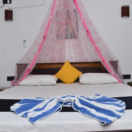 Kosi Giggles Resort Weligama Luaran gambar