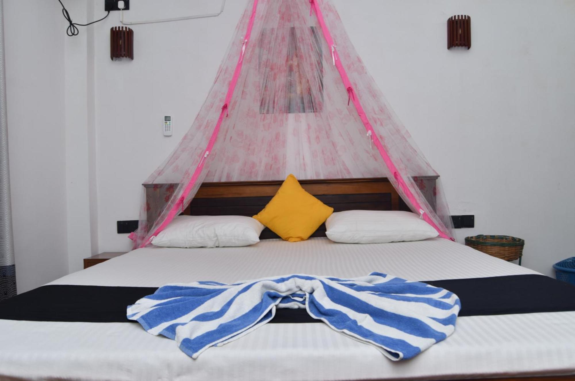Kosi Giggles Resort Weligama Luaran gambar
